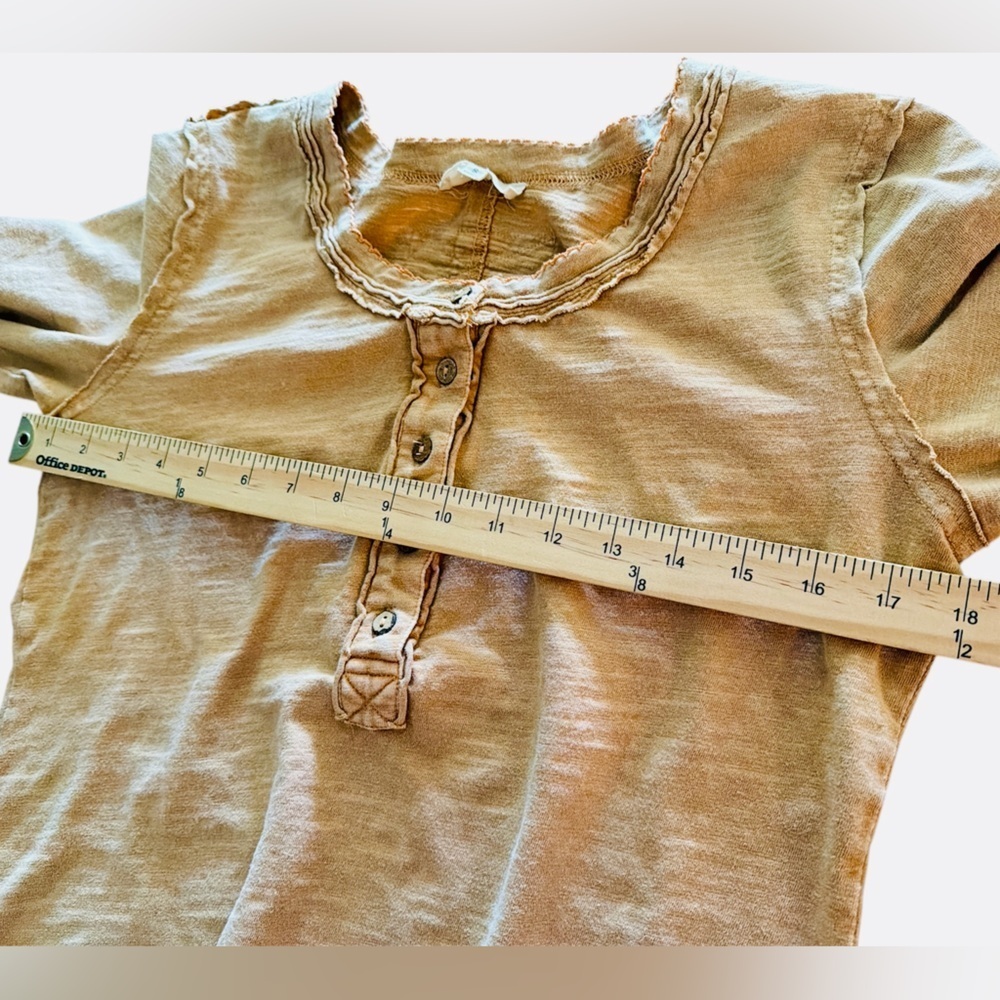 Easel Henley Long Sleeve Top Size Small Camel Color Scooped Neckline Relaxed Fit - Picture 11 of 13